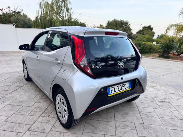 Toyota Aygo 1.0 VVT-i 69 CV 5 porte x-business MMT - Foto 5