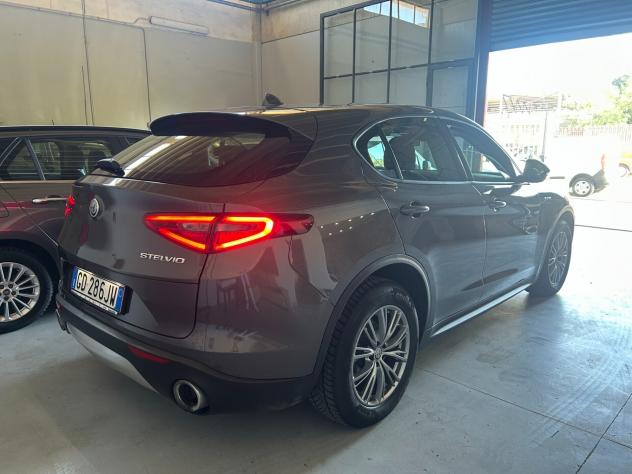 Alfa Romeo Stelvio 2.2 Turbodiesel 160 CV AT8 RWD Business - Foto 4