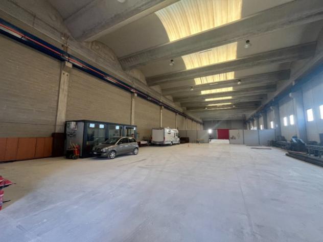 Immobile di 800 m² con 5 locali in affitto a Nuvolera - Foto 3