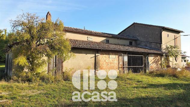 CASA COLONICA CON ATTREZZAIA