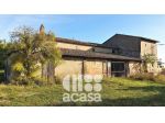 CASA COLONICA CON ATTREZZAIA