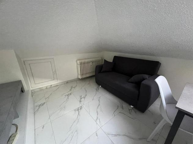 Bilocale mansardato ristrutturato e arredato - Foto 4
