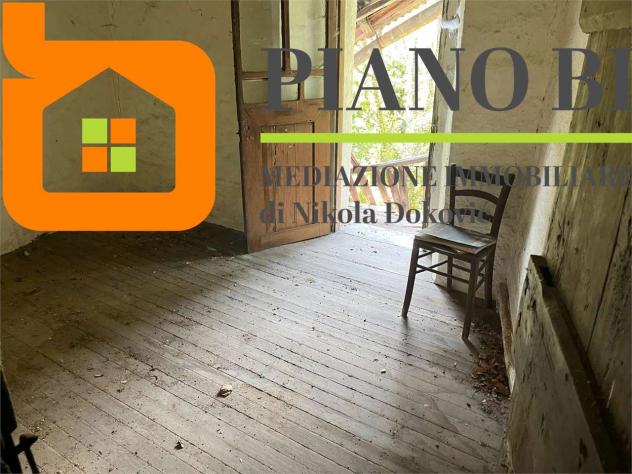 V000561 - CASA RUSTICA CON MOLTO TERRENO - Foto 2
