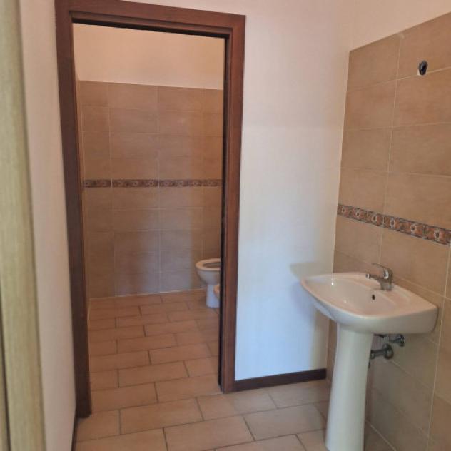 Immobile di 256 m² con più di 5 locali in affitto a Sassuolo - Foto 9