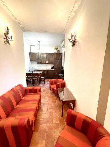 Appartamento arredato composto da soggiorno con angolo cottura, camera matrimoniale e camera singola, due bagni e grande terrazzo, il tutto completame - Foto 10
