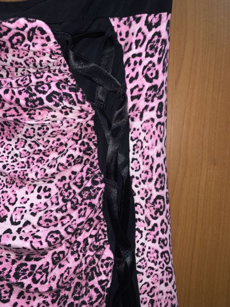 UNA MAGLIETTA NUOVA MA VINTAGE DA DONNA/RAGAZZA ELASTICIZZATA CON UNA MANICA SOL - Foto 4