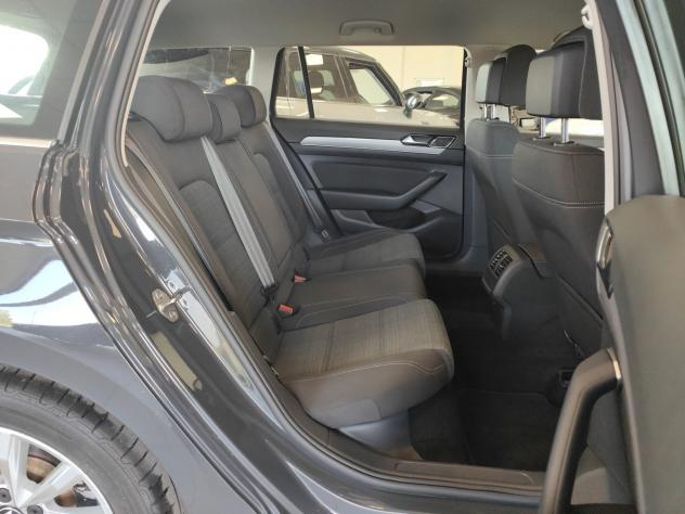 Volkswagen Passat Variant 2.0 TDI DSG Navi Adaptive Cruise FariLED - Foto 6