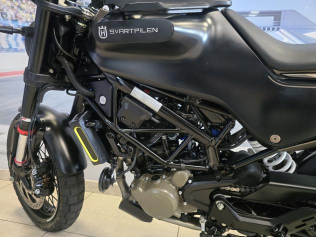 Husqvarna Svartpilen 125 09/2023 - Km 14300 - Foto 10