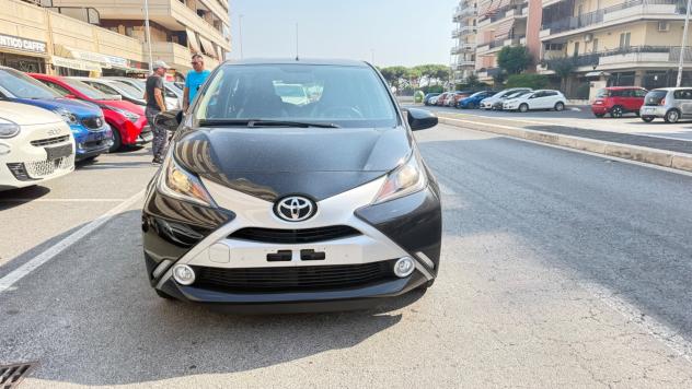 Toyota Aygo 1.0 VVT-i 69 CV 5 porte x-PLAY LED CAR PLAY KAMERA PDC BLUETOOH CERCHI 16
