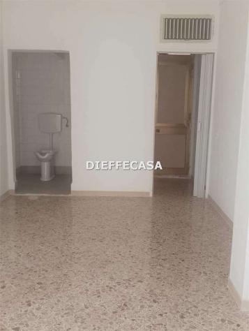 A2022 - In affitto Locale comm. in centro - Foto 8