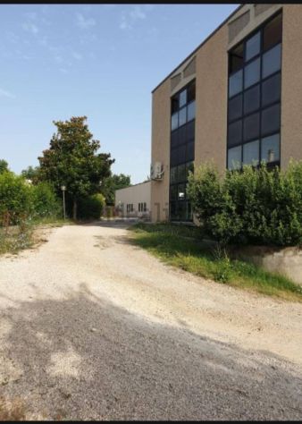 Vendo CAPANNONE con appartamento a Terni. - Foto 3