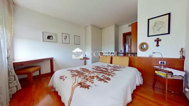CASA INDIPENDENTE di 8 vani e di 240 mq (GODEGA DI SANT'URBANO) rif. DG025 - Foto 20