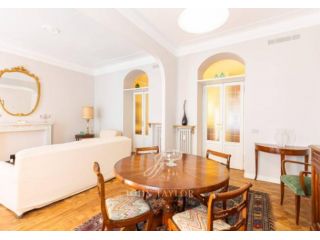 Appartamento di 150 m² con 5 locali in affitto a Milano