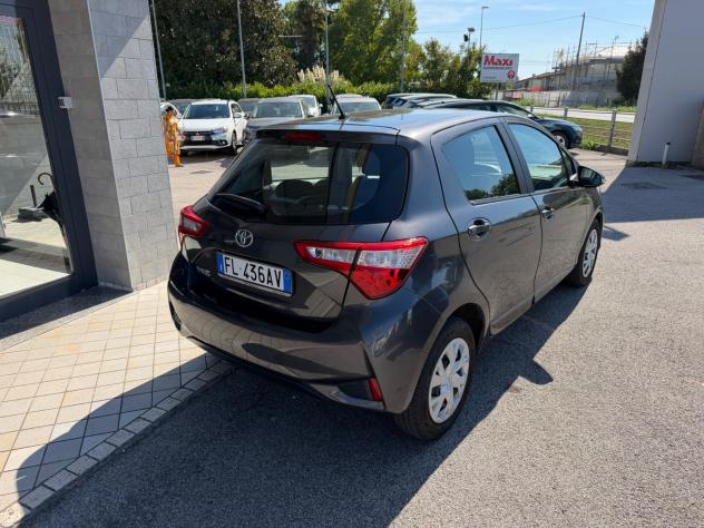 Toyota Yaris 1.0 Benzina Neopatentati - Foto 4