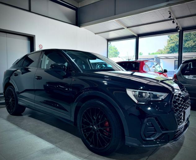 Audi Q3 SPBK 35 2.0 TDI 150CV Black Edition S Line - Foto 6