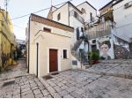 VENDESI STORICO APPARTAMENTO IN DISCESA CAPOVALLE, 6 – VENOSA