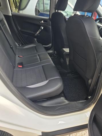 Peugeot 2008 BlueHDi 100 Allure 2015 - Foto 8