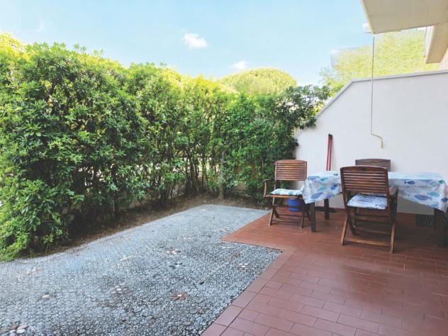 MARINA DI MASSA, vicinissimo al mare, vendesi appartamento bilocale ristrutturato e arredato con giardino e ingresso indipendente: soggiorno con angol - Foto 15