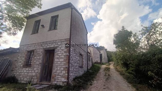 TORRICELLA: Fossombrone località torricella nell antico borgo medievale, sormontato dai ruderi di una rocca, da cui si dominava la valle del tarugo, a - Foto 3