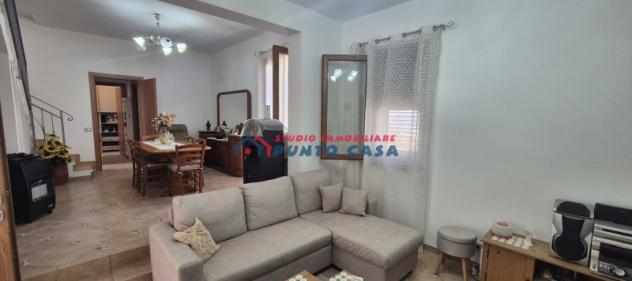 CROCEVIE – Soluzione indipendente su due elevazioni P.T. + 1°P. – 140mq ca. + spazio esterno + 2.000mq ca. di terreno – 4 vani + acc. + terrazzi. Otti - Foto 2
