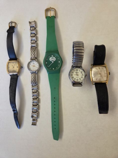 Orologi in stock da donna guasti (5 pz) per recupero pezzi di ricambio