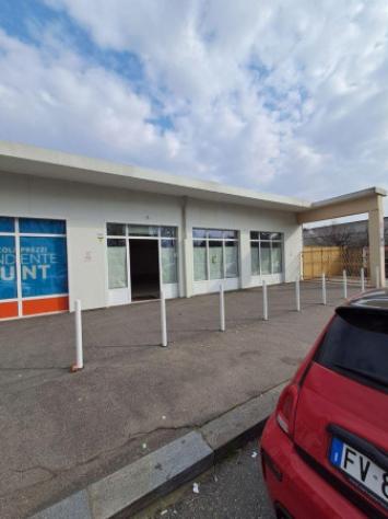 Immobile di 229 m² con 1 locale in affitto a Torino