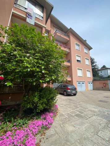 Travedona Monate - ampio appartamento con balcone, terrazzo e cantina - Foto 2