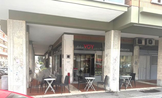 CEDESI ATTIVITA’ BAR/PASTICCERIA, CON CANNA FUMARIA - Foto 7
