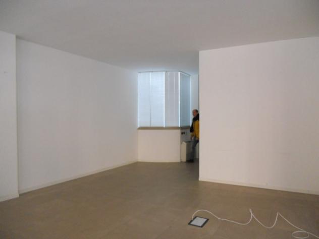 Immobile di 92 m² con 1 locale in affitto a Pero - Foto 11