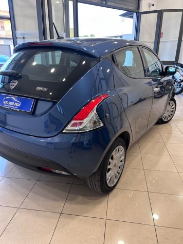 Lancia Ypsilon 1.0 FireFly 5 porte S&S Hybrid Silver - Foto 9