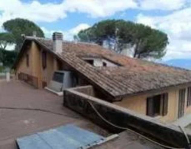 Immobile in asta di 351 m² con più di 5 locali e box auto in vendita a Perugia - Foto 4