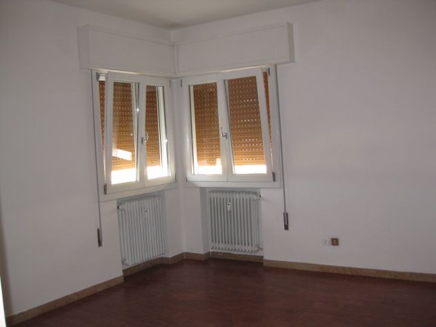 Offro in affitto appartamento non ammobiliato con garage. - Foto 4