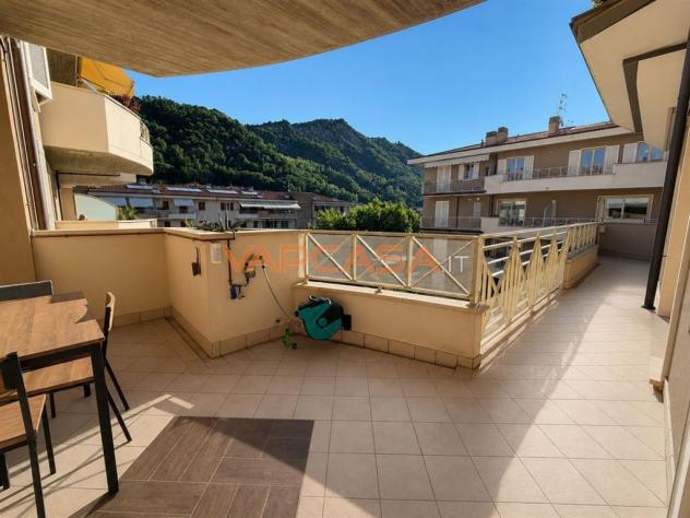 ELEGANTE QUADRILOCALE COMPLETAMENTE ARREDATO E PRONTO DA VIVERE