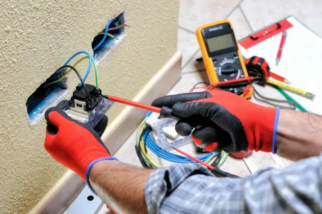 Elettricista qualificato – Piccoli lavori elettrici