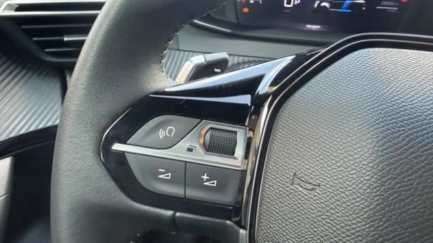 PEUGEOT 2008 1.2 145CV HYBRID e-DCS6 ALLURE*FULL LED*CARPLAY* rif. 23956002 - Foto 6