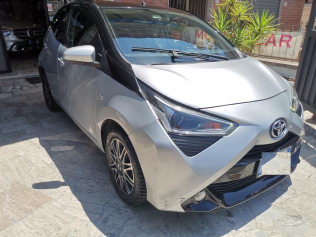 Toyota Aygo 1.0 VVT-i 72 CV 5 porte x-clusiv - Foto 2