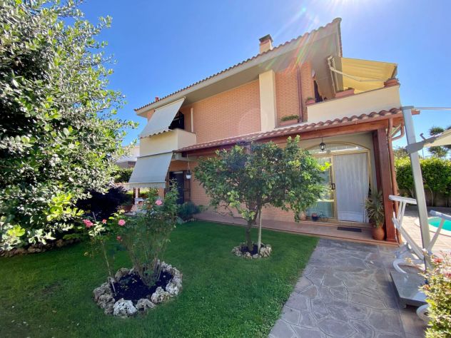 VILLA CON PISCINA LAVINIO ZONA GIORNALISTI - VIA ABELIA - Foto 9