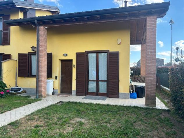 Villetta di testa con taverna, doppi servizi e doppio box - Foto 3