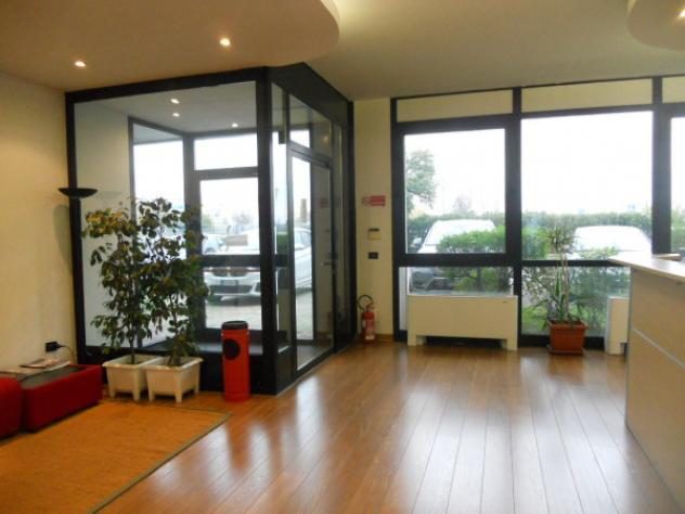 Immobile di 900 m² con più di 5 locali in affitto a Arese - Foto 3
