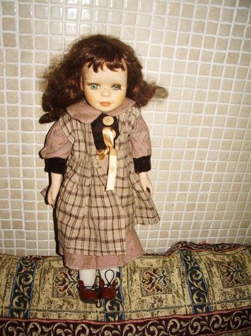 Bambola in porcellana vintage