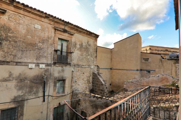 Scicli, la perla nel palazzo Beneventano - Foto 16
