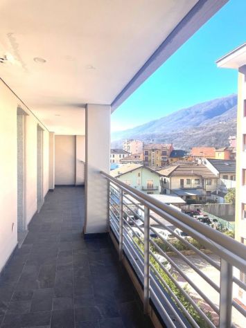 GRAVELLONA TOCE BELLISSIMO ATTICO TRILOCALE 2 CAMERE 2 BAGNO SALA CUCINA CANTINA