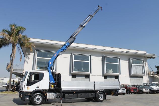 Iveco LKW/TRUCKS EUROCARGO 180E28 CON GRU'PM 9.5LC - Foto 4