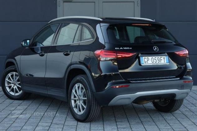 MERCEDES-BENZ GLA 200 180d Automatic Business rif. 23731393 - Foto 4