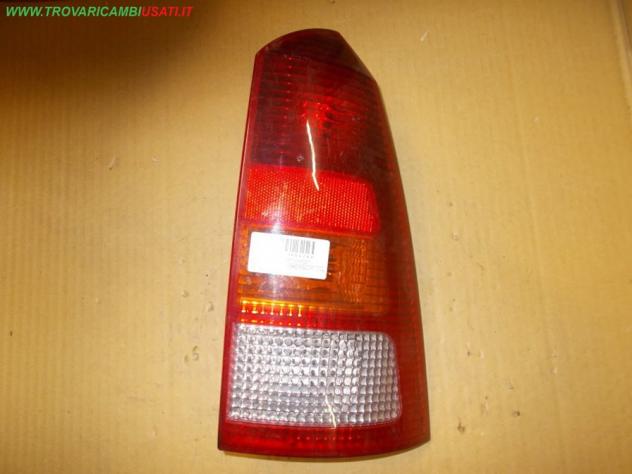 FANALE POST.D. FORD FOCUS (CAK) 3p / 5p / Wagon Parti elettriche Fanaleria Fanali Fanale post. sx. FORD - FOCUS - 01-11-2001 - 01-11-2004