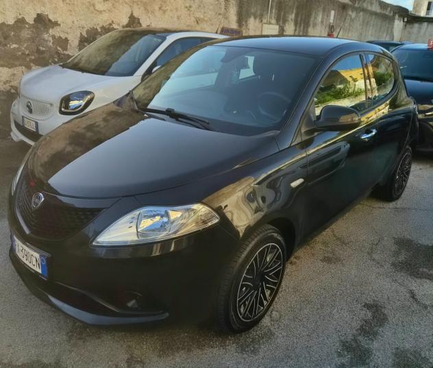 Lancia Ypsilon 1.2 69 CV 5 porte S&S Gold - Foto 2