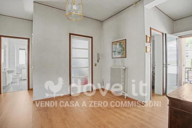 Villa di 222 m² con più di 5 locali e box auto in vendita a Laveno-Mombello - Foto 7