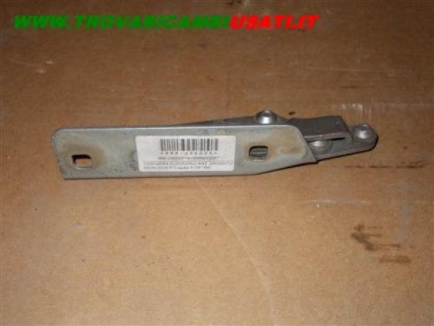 CERNIERA D.COFANO ANT. ARGENTO MERCEDES Classe A (W168)  Carrozzeria  Lamierati esterni  Cofano  Cerniera cofano  MERCEDES - Classe A - 01-05-2001 - 0