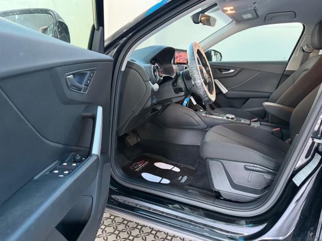 Audi Q2 35 TDI quattro S tronic Business Plus - Foto 9