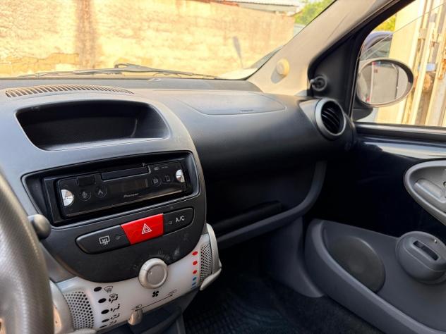 TOYOTA AYGO 1.0 68CV CAMBIO AUTOMATICO 2010 - Foto 9